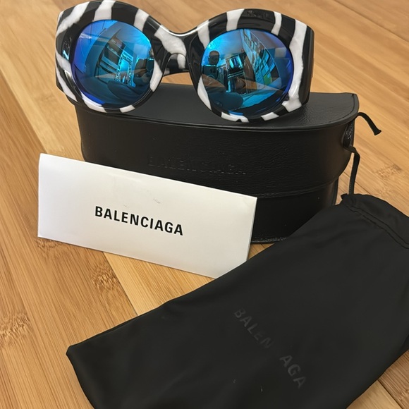 Balenciaga Eyewear Zebra Printed Round Frame Sunglasses - Picture 4 of 10